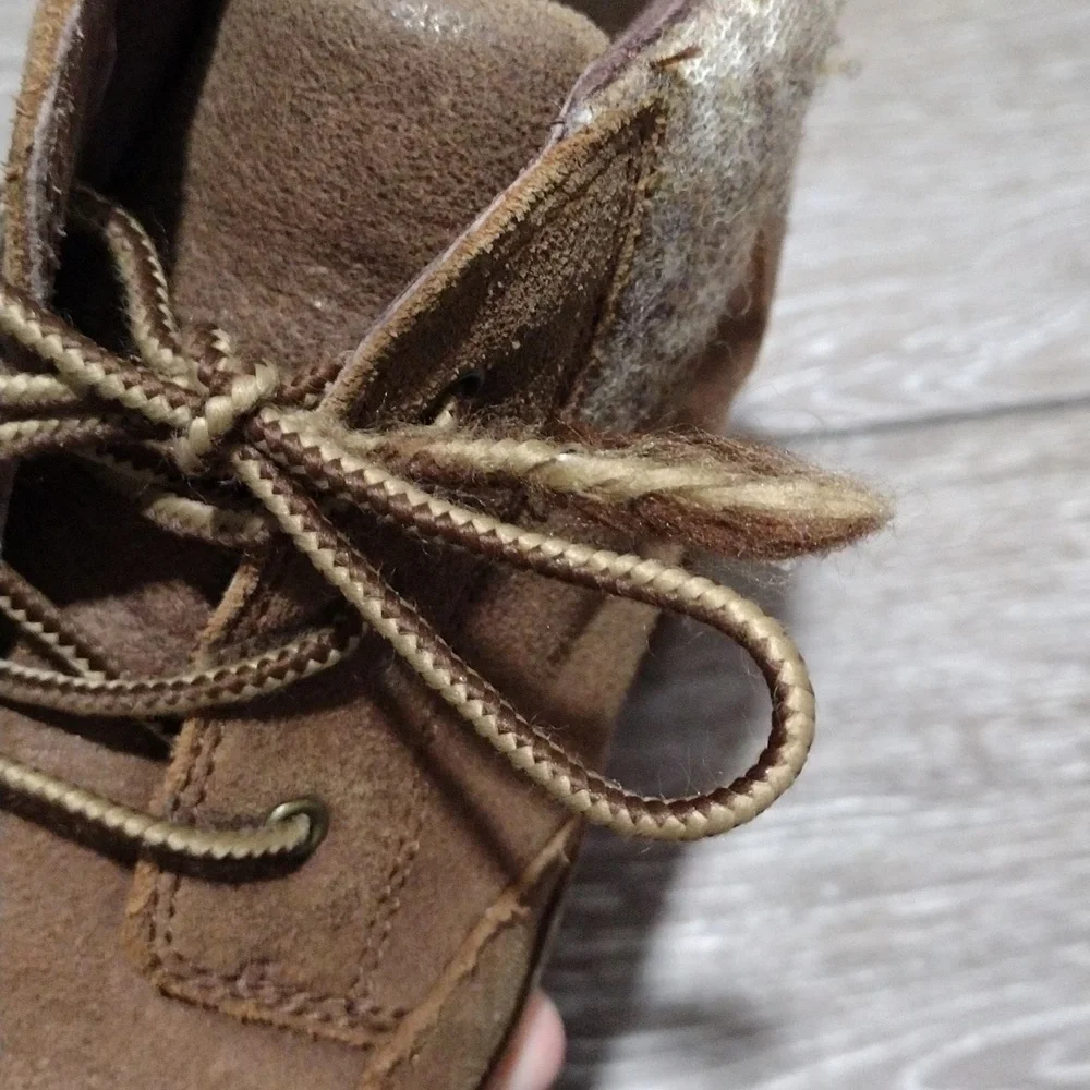 UGG kids brown suede and shearling foot bed ankle boots. Size 3